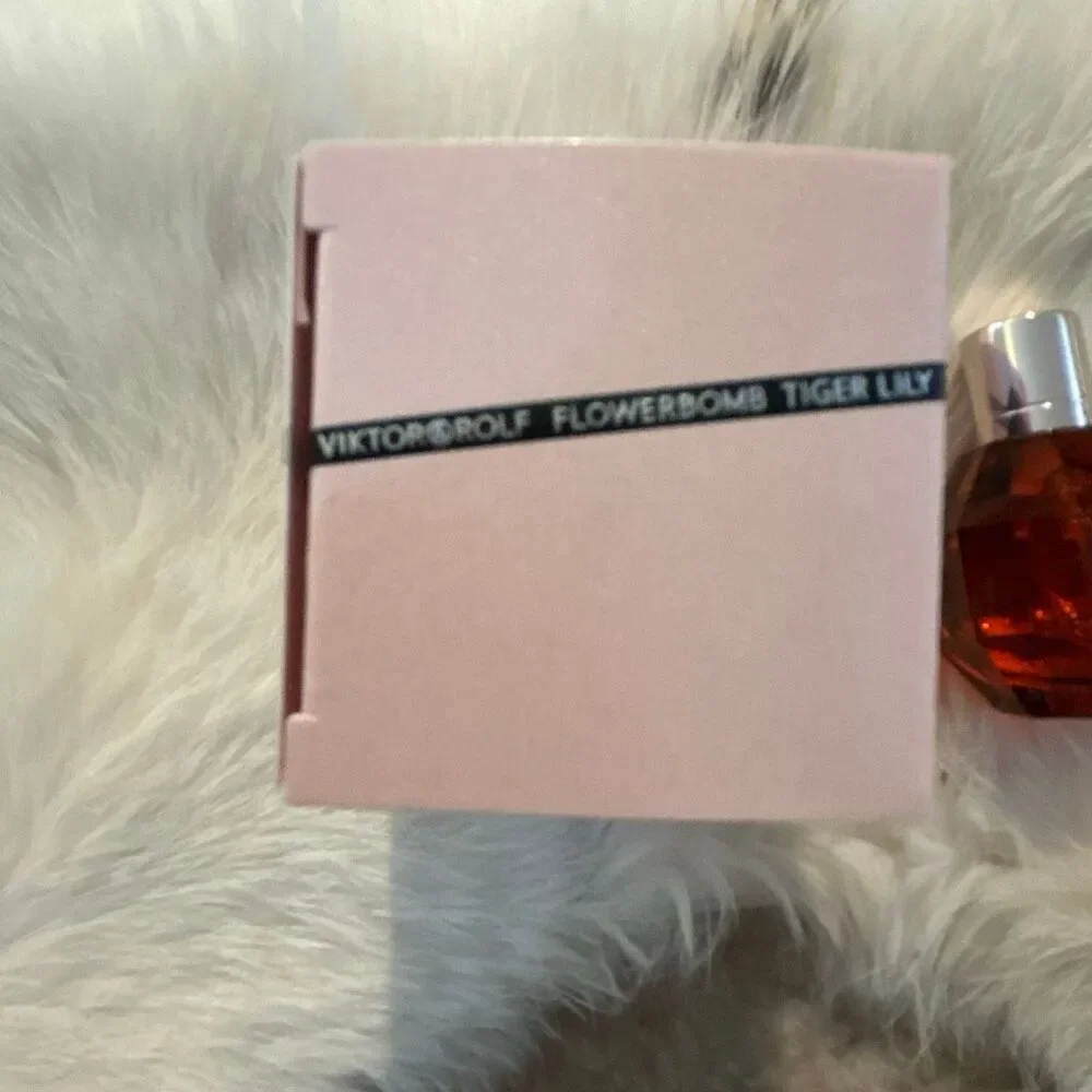 Victor & Rolf Flowerbomb - Picture 4 of 4